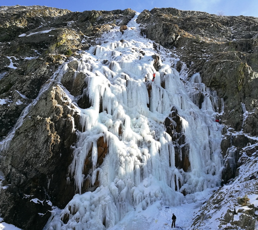 Pirineos-Tunel de Bielsa: Curso de escalada en hielo