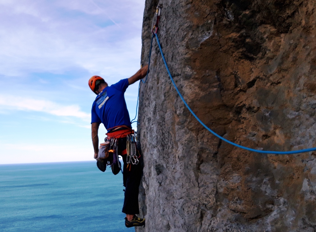Escalada en roca-Cabo de Ogoño: Errausketarik ez (6ºb+/5º+A0,200m)