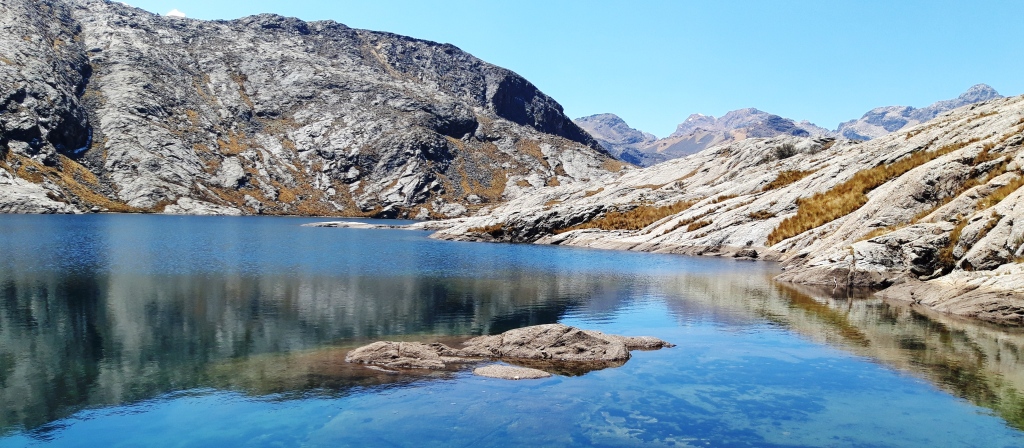 Peru-Cordillera Blanca: Aclimatacion en la Laguna Ahuac (4550 m)