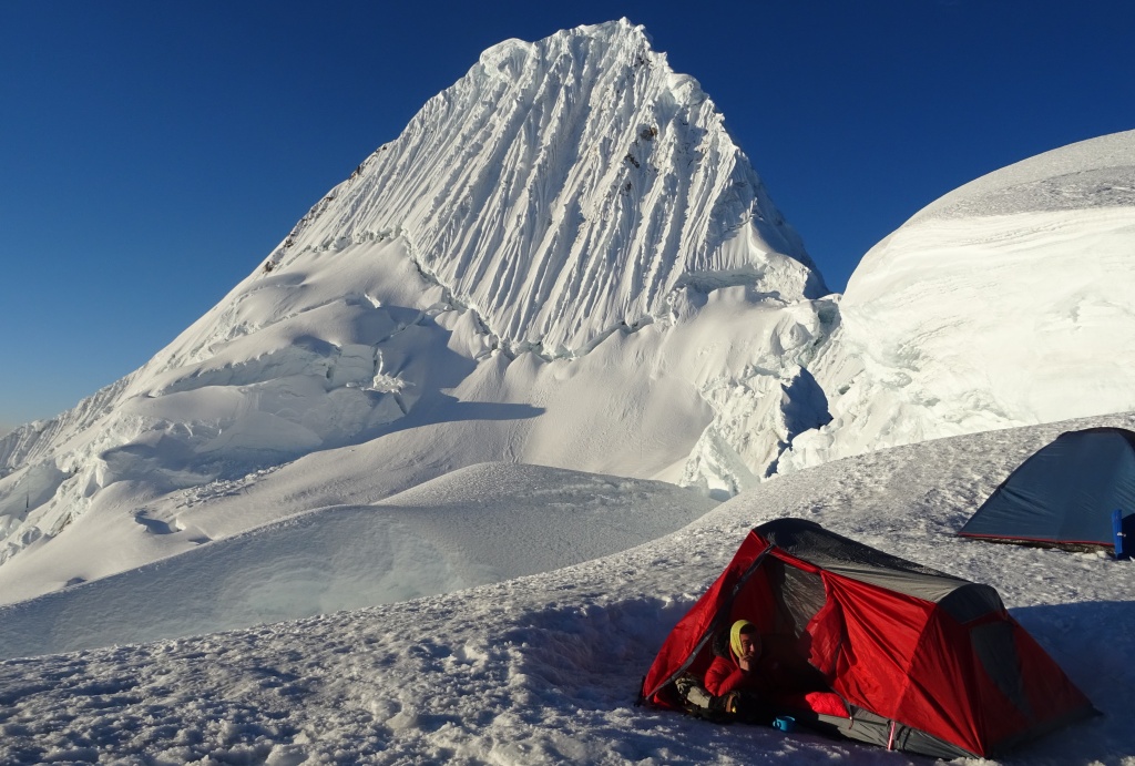 Nevado Alpamayo (5947 m)-Andes del Peru-Cordillera Blanca