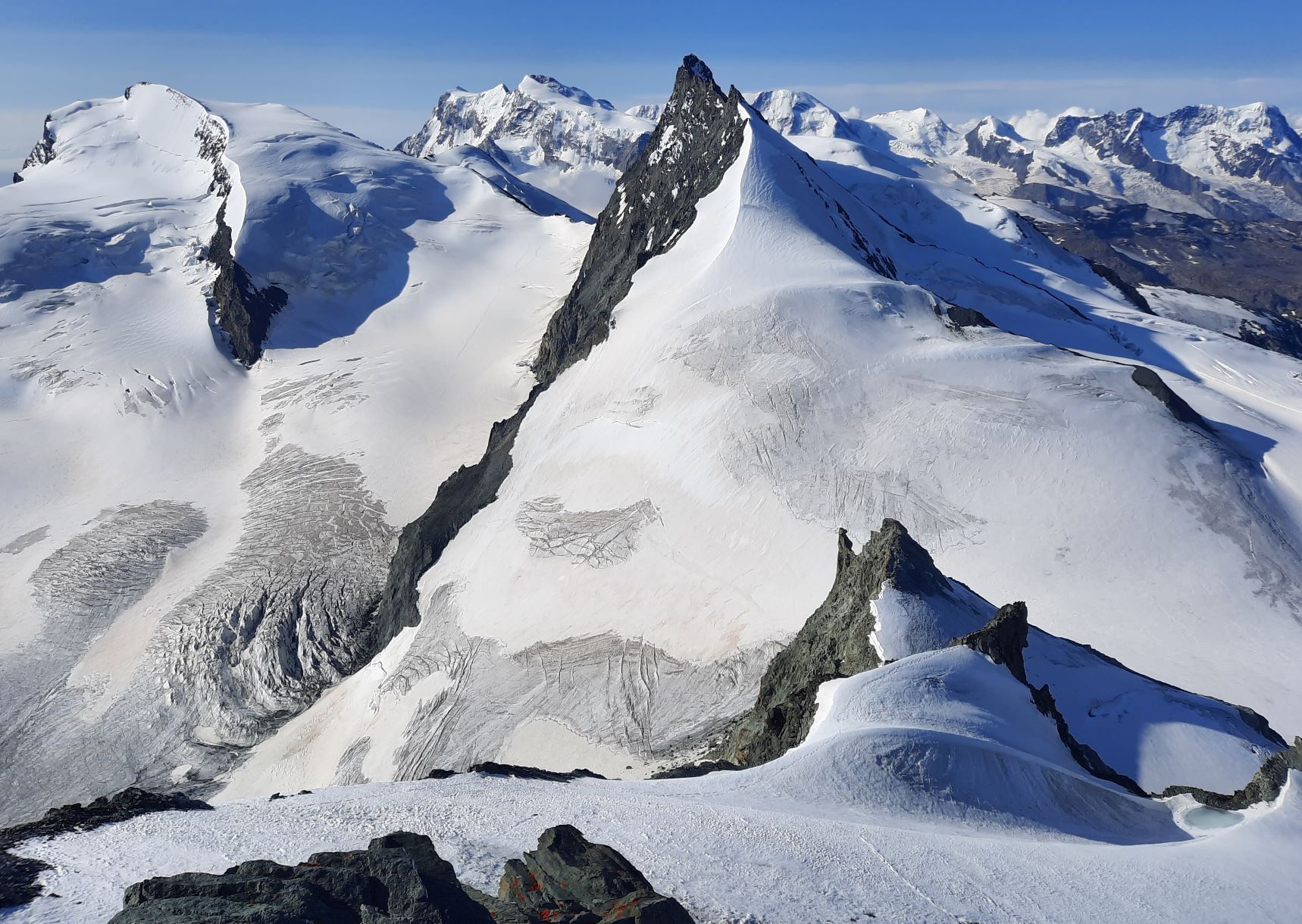 Alpes suizos-Saastal: Weismiess (4023 m)-Allalinhorn (4027 m)