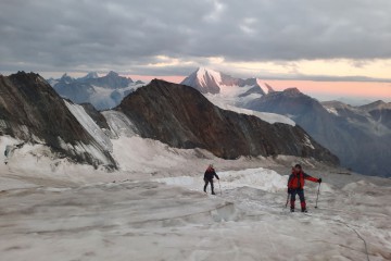 Alpes suizos: Saastal: Weissmies (4023m)-Mattertal: Dom de Mischabel (4545m)