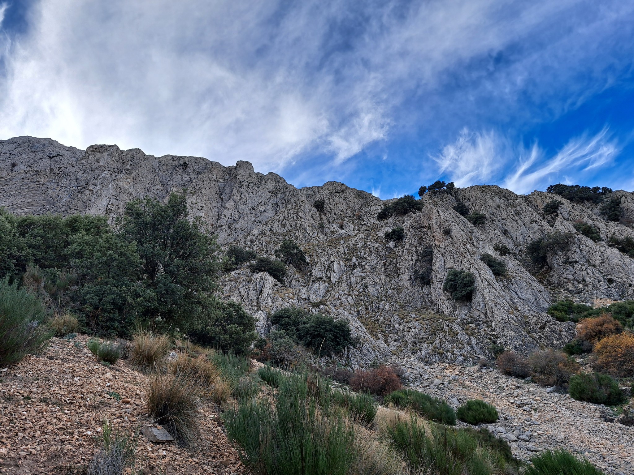 Escalada en Almeria: Espolon trifasico al Puntal del Rayo (Sierra de Maria)