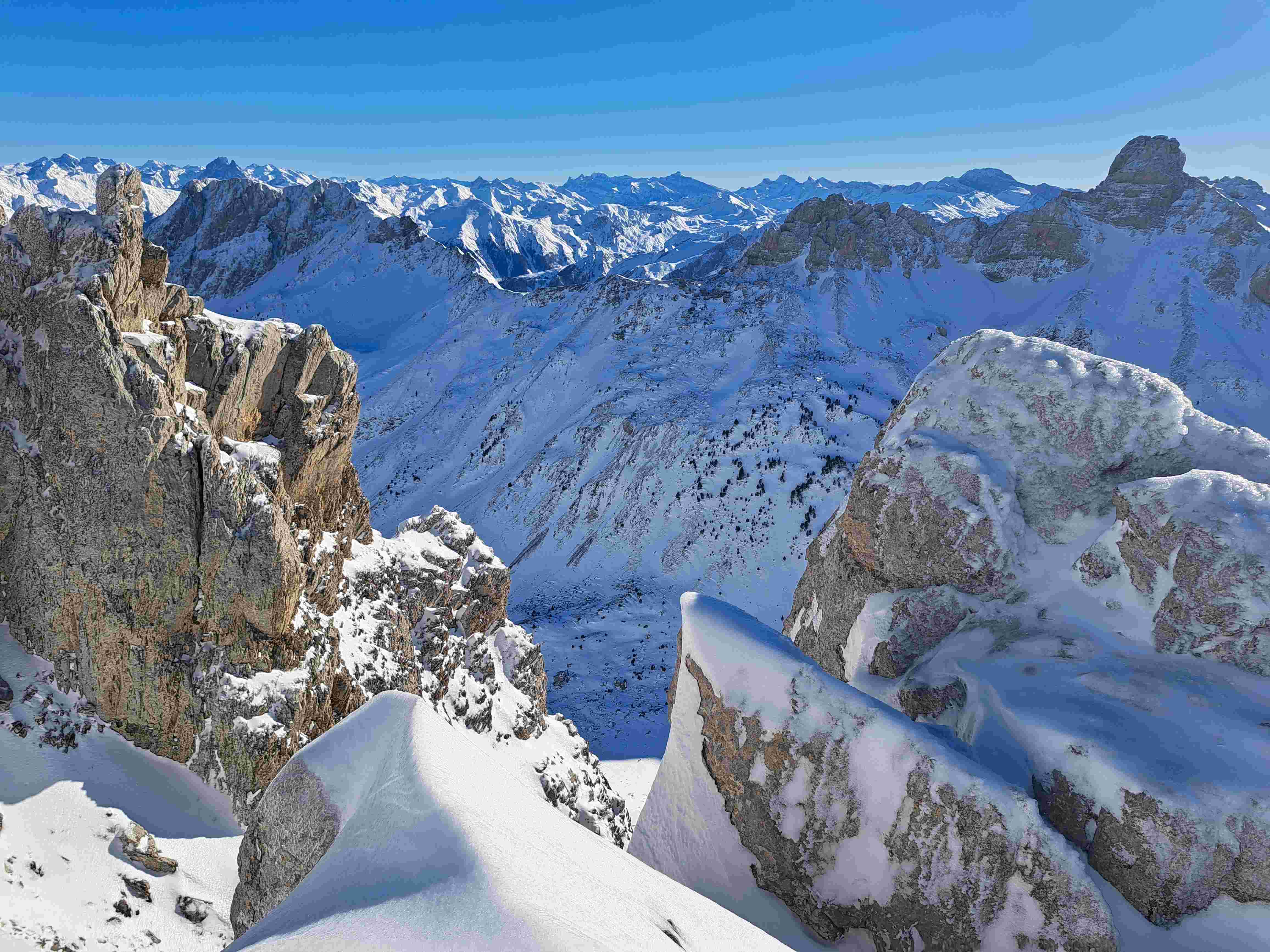 Pirineos: Esqui de montaña en el valle de Belagua / Karst de Larra