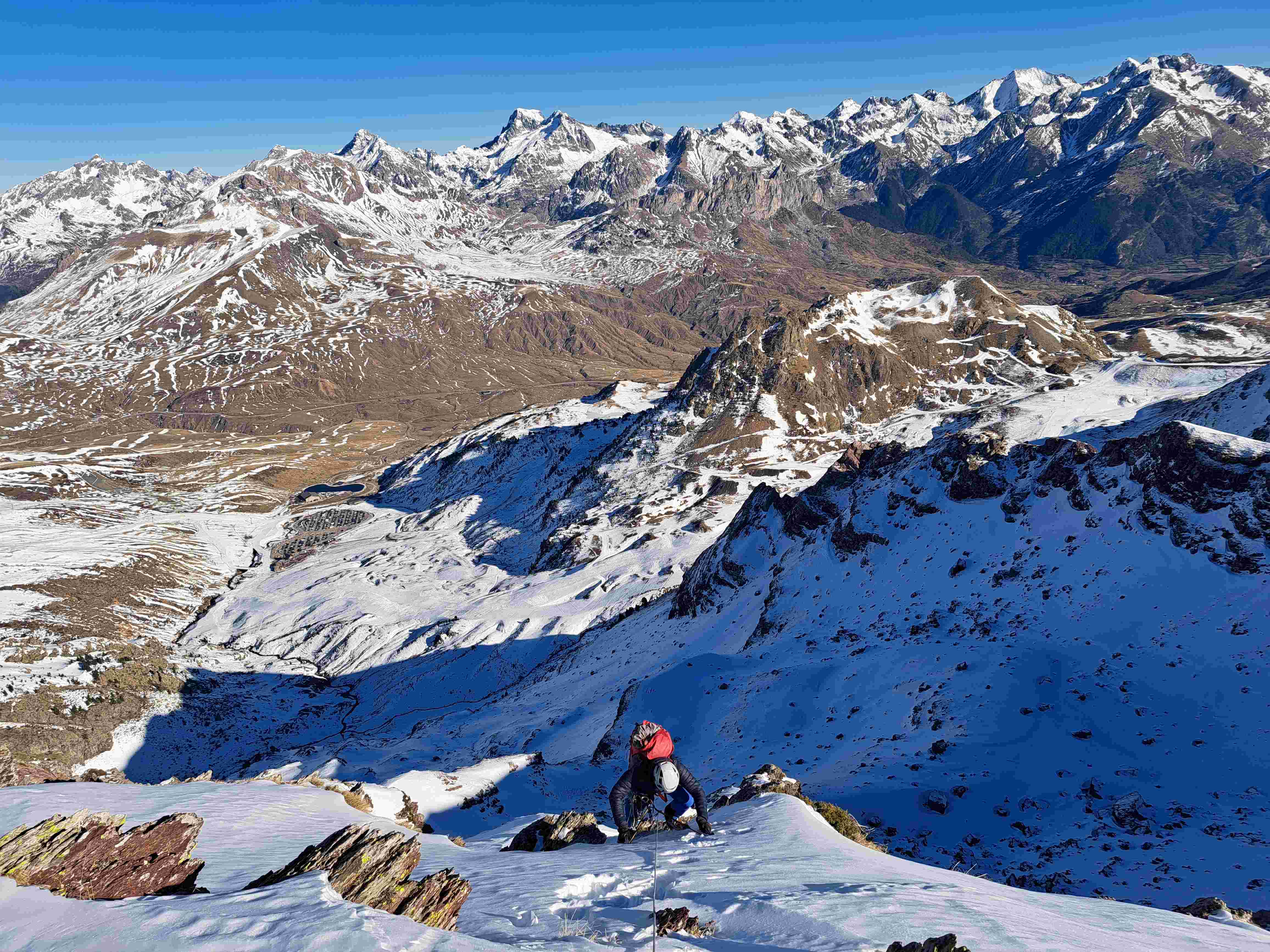 Valle de Tena:Culivillas-Corredor NNW (300 m,D+,Max 80º)-Pirineos