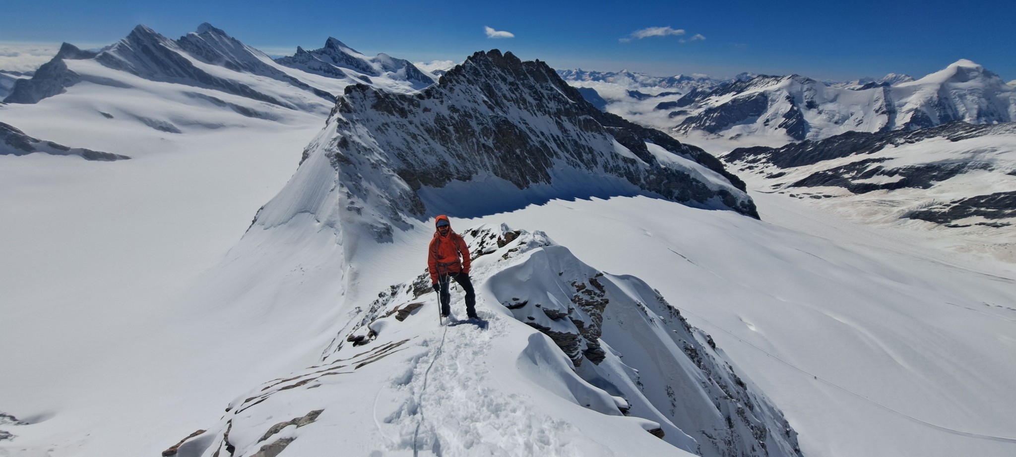 Alpes Suizos: Valais / Oberland Bernes: Mont Velan (37209m-Monch (4107m)