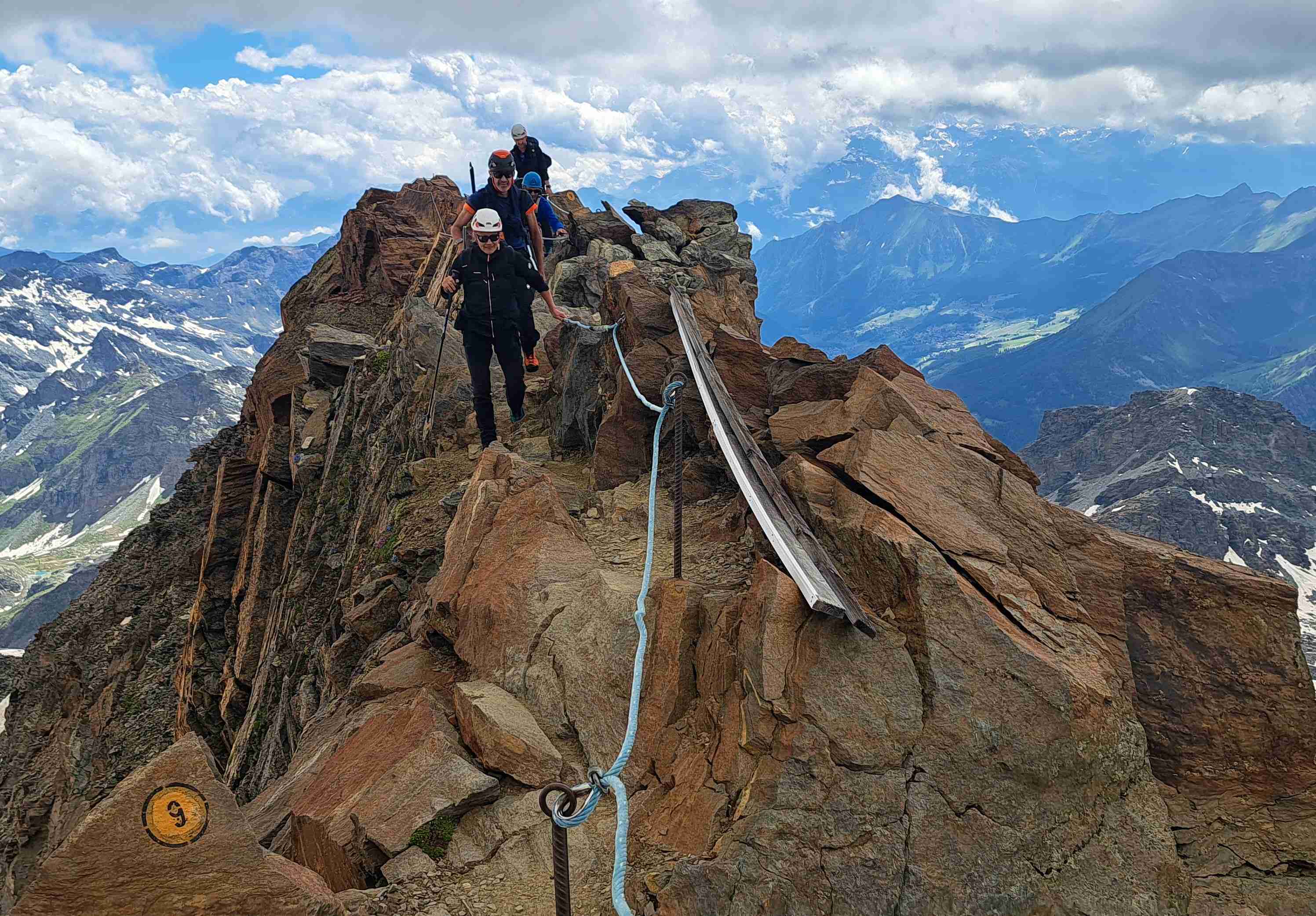 Alpes italianos/Valle de Aosta:Gressoney-Rifugio Q.Sella-Castor-Punta Indren