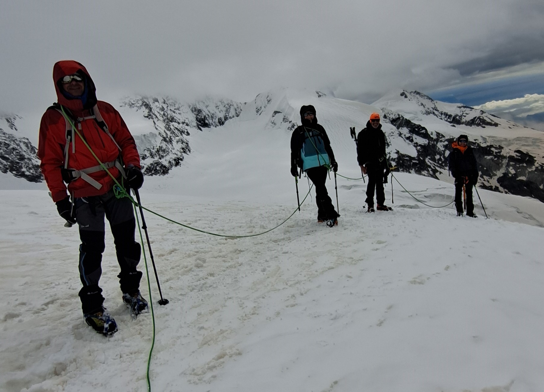 Alpes italianos/Valle de Aosta:Gressoney-Rifugio Q.Sella-Castor-Punta Indren