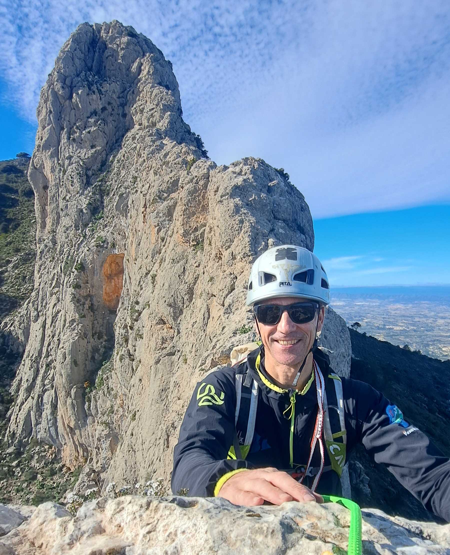 Cresta de Benicadell (900m/4º`)-Escalada en roca en ele mediterraneo