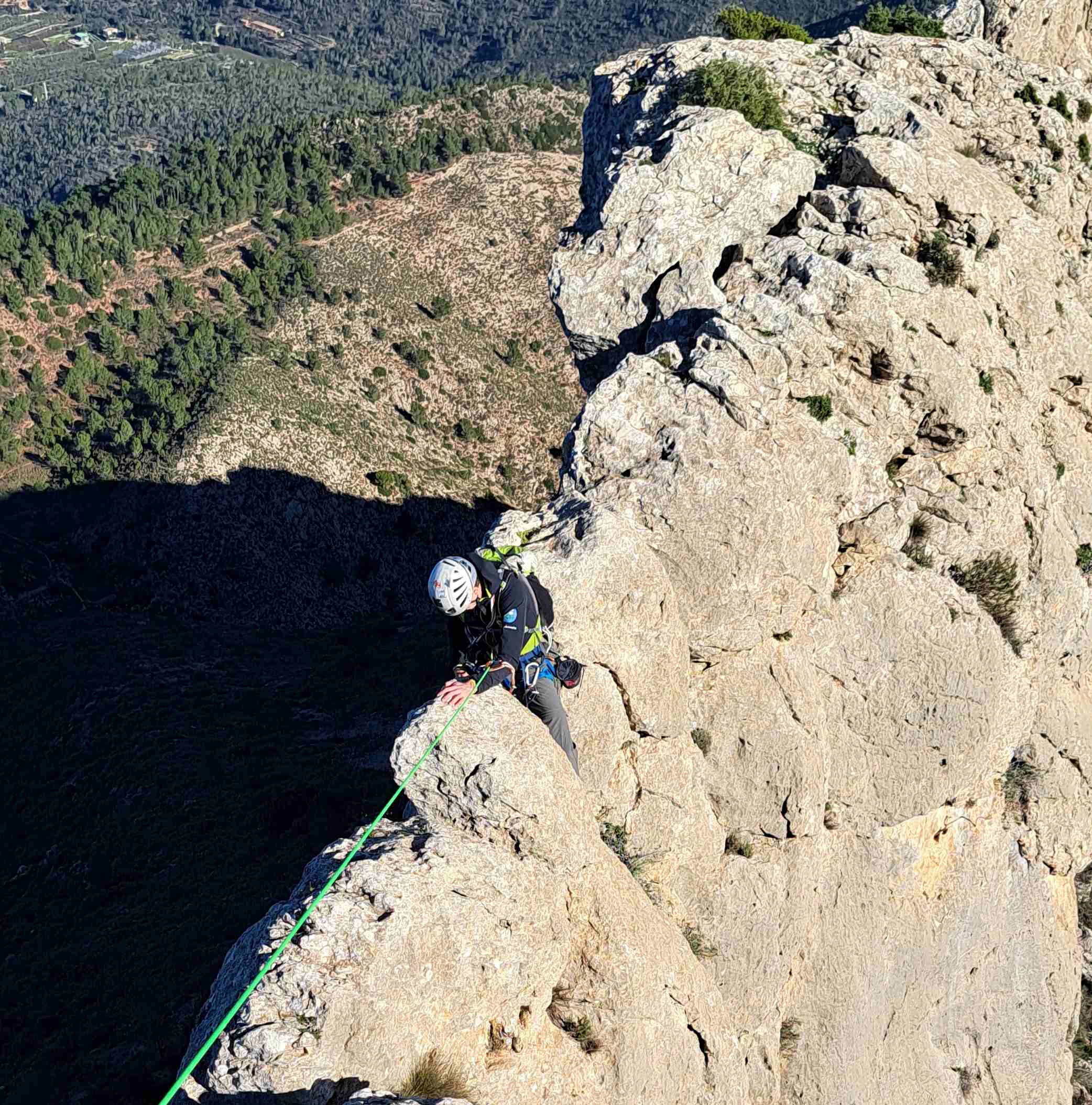 Cresta de Benicadell (900m/4º`)-Escalada en roca en ele mediterraneo