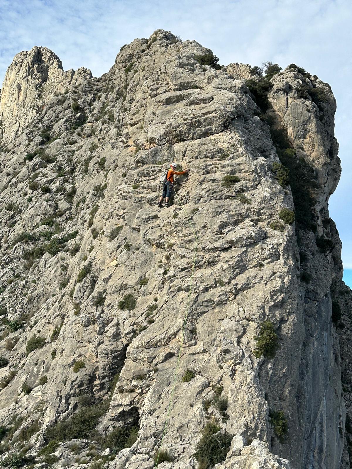 Cresta de Benicadell (900m/4º`)-Escalada en roca en ele mediterraneo