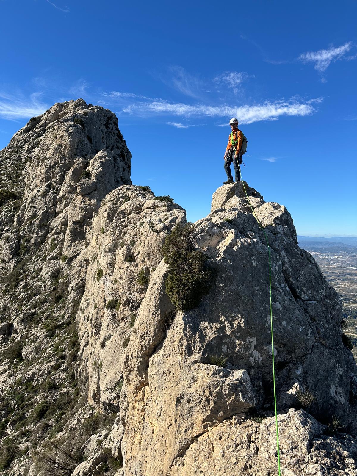 Cresta de Benicadell (900m/4º`)-Escalada en roca en ele mediterraneo