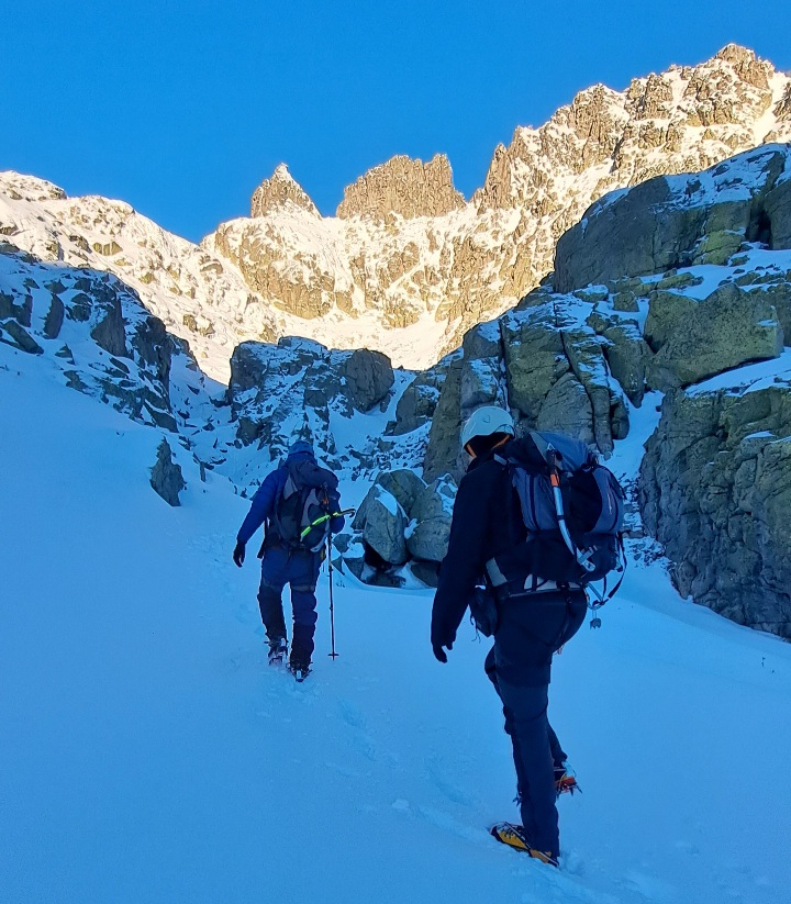 La Galana (2563m) por la Canal de la Muesca (60º max)-Sierra de Gredos