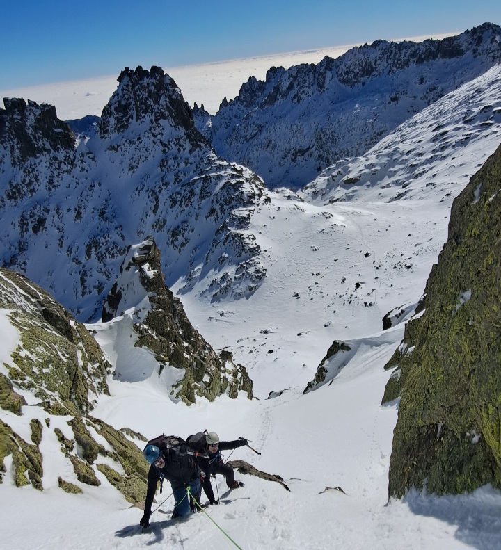 La Galana (2563m) por la Canal de la Muesca (60º max)-Sierra de Gredos