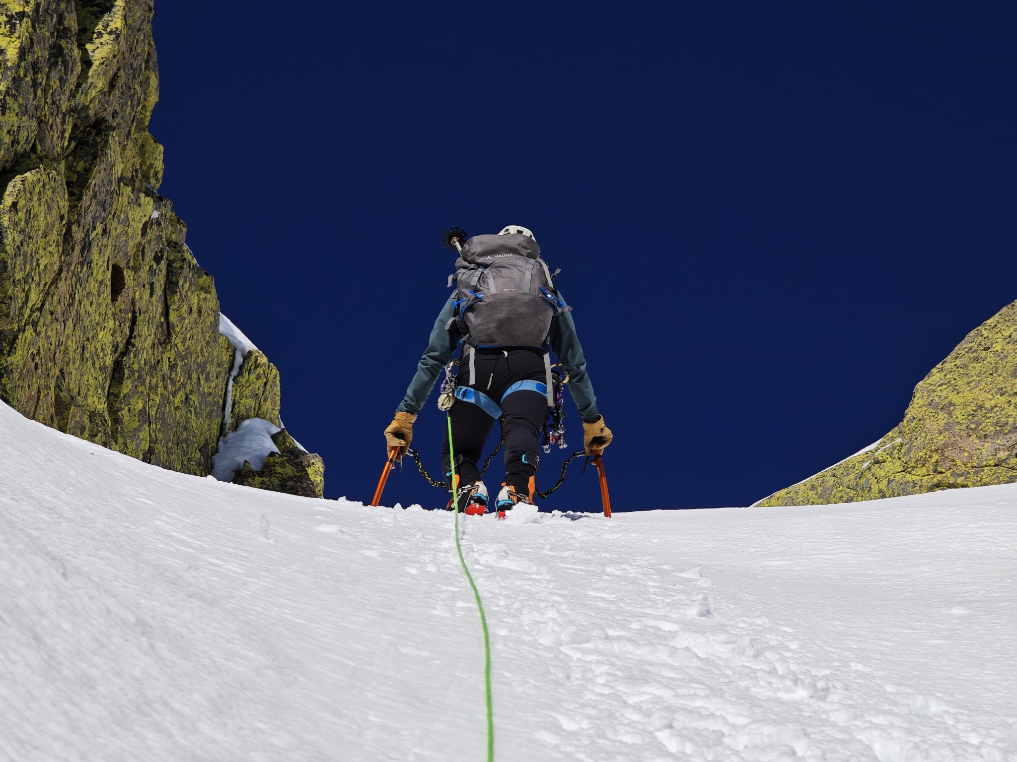 La Galana (2563m) por la Canal de la Muesca (60º max)-Sierra de Gredos